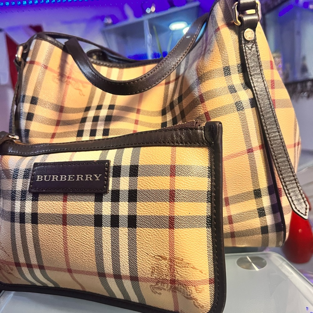 🔥🔥🔥🛍️🛍️Beautiful Tote bag with wallet attached. 🔥🔥🛍️🛍️